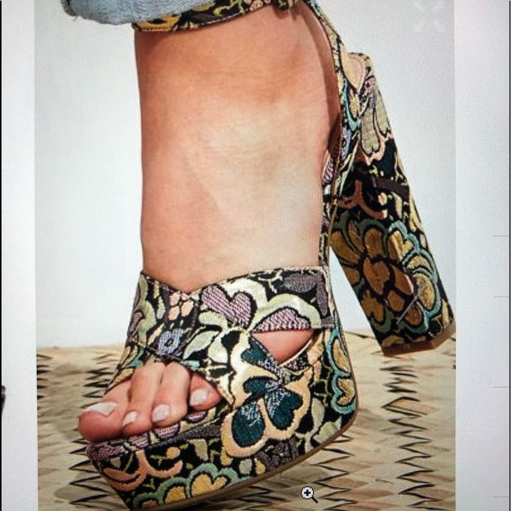 Guess Powerr Brocade Platform Heels